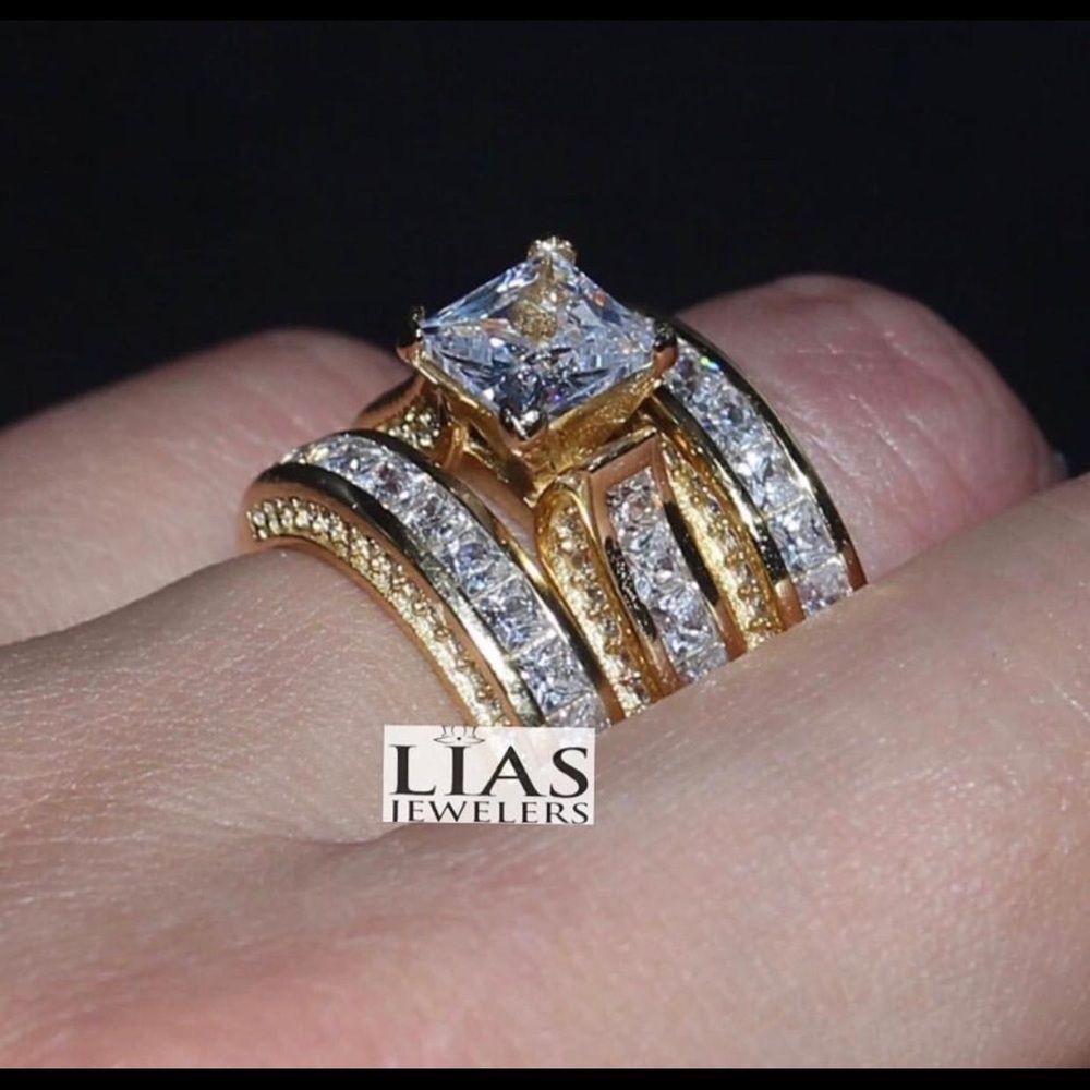 New 14k yellow gold wedding ring set